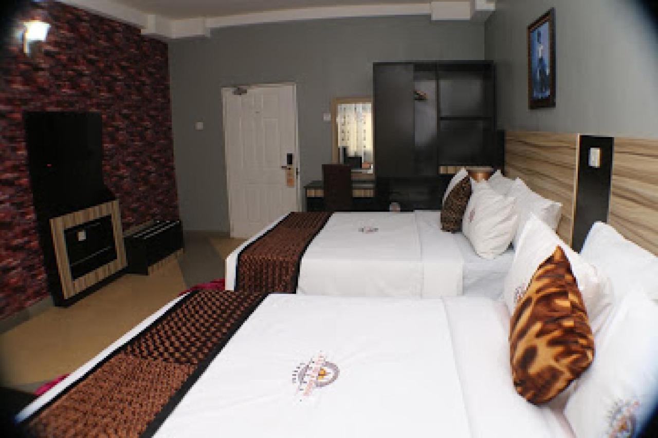 Room In Lodge - All Seasons Hotel-オウェリ エクステリア 写真